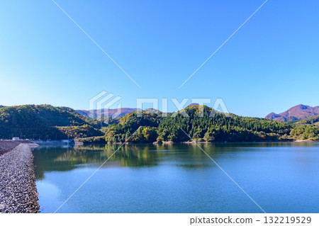 Autumn: Futatsuishi Dam in Miyagi Prefecture Autumn: Futatsuishi Dam in Miyagi Prefecture 132219529