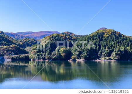 Autumn: Futatsuishi Dam in Miyagi Prefecture Autumn: Futatsuishi Dam in Miyagi Prefecture 132219531