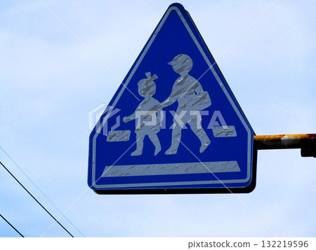 pedestrian crossing [road sign] 132219596