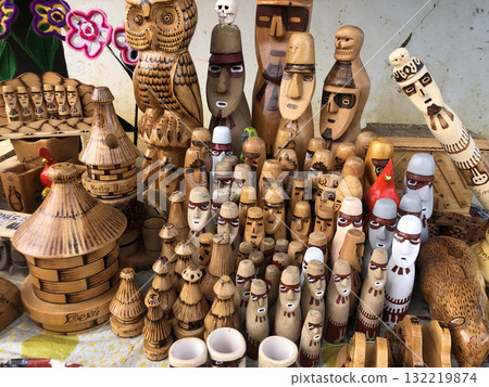 秘魯摩艾木雕像支架 132219874