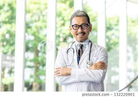資深男醫生 132220901