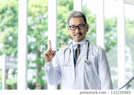 資深男醫生 132220903