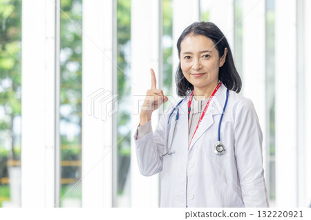 Female doctor 132220921