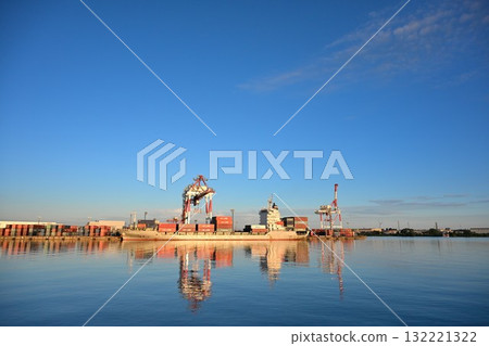 新潟東港貨櫃碼頭（新潟縣） 132221322