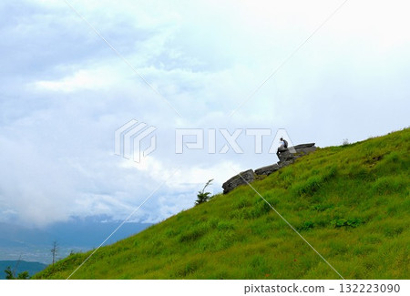 I look at the mountain I look at the mountain 132223090