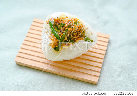 炸銀魚辣椒飯糰 炸銀魚辣椒飯糰 132223105