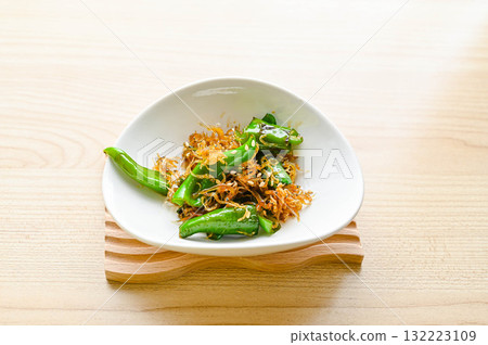 Manganji pepper stir-fried with whitebait Manganji pepper stir-fried with whitebait 132223109