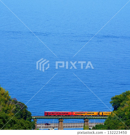 [Scenery with the sea and train] Story Train: Iyonada Story 132223450