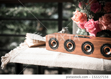wireless portable speaker 132227158