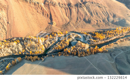 Aerial view of the Kokorya Altai river. 132229814