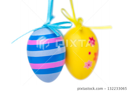Easter egg isolated Easter egg isolated 132233065