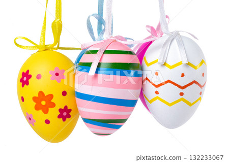 Easter egg isolated 132233067