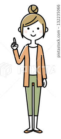 一個年輕女子的媽媽手指 132235066