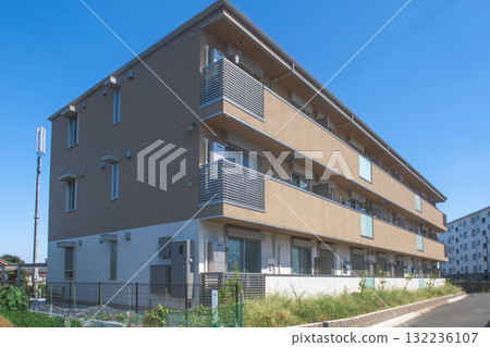 Low-rise apartment buildings and refreshing blue skies 132236107