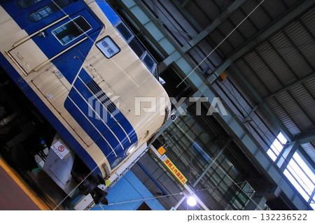 一列583系列車靜靜地停在秋田綜合車輛中心的車庫（@Public Event）_照片拍攝於2025年10月18日 132236522