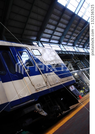 A 583 series train quietly standing in the garage of the Akita General Rolling Stock Center (@Public Event)_Photo taken on October 18, 2025 132236525