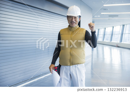 現場監督與圖紙 132236913