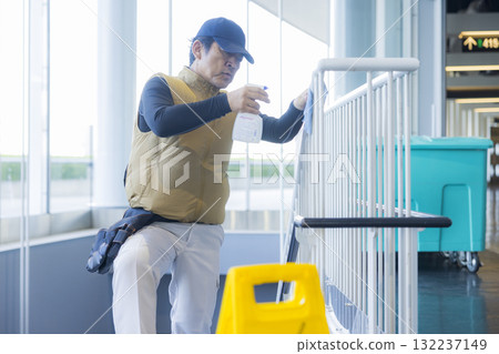 Building cleaner Building cleaner 132237149