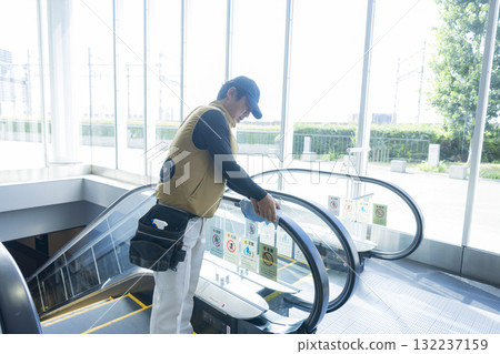 Building cleaner 132237159