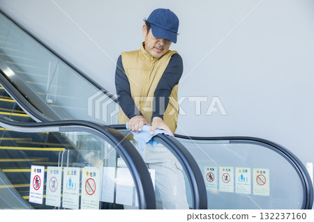 Building cleaner 132237160