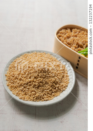 Minced meat bento made with soy meat Minced meat bento made with soy meat 132237194