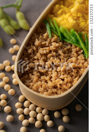 Minced meat bento made with soy meat Minced meat bento made with soy meat 132237253