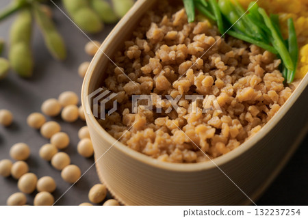 Minced meat bento made with soy meat Minced meat bento made with soy meat 132237254