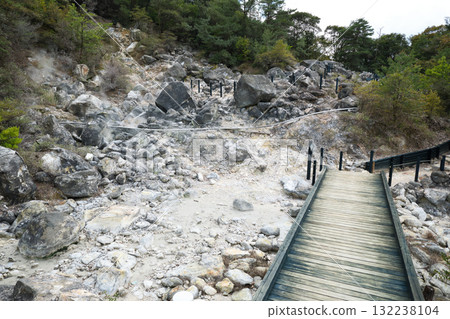 岩石滾滾的栗之岳八幡大地獄 岩石滾滾的栗之岳八幡大地獄 132238104
