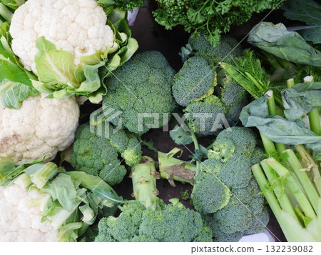 Bunch of broccoli and cauliflower are displayed together 132239082