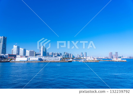 [Cityscape] View of Minato Mirai from Osanbashi Pier in Yokohama on a clear winter day [Kanagawa Prefecture] 132239792