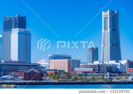 [Cityscape] View of Minato Mirai from Osanbashi Pier in Yokohama on a clear winter day [Kanagawa Prefecture] 132239793