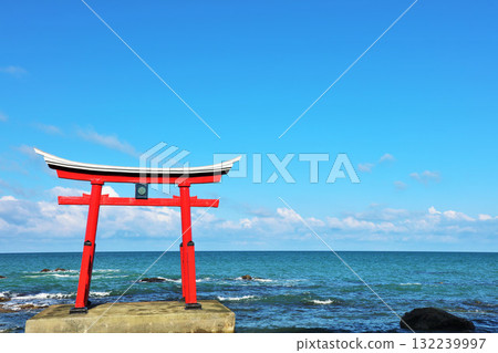 從北海道金拉拉神社景觀 從北海道金拉拉神社景觀 132239997