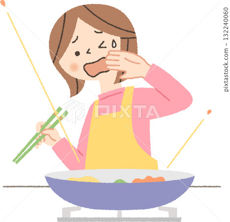 一位女士在做飯時被油濺困擾 一位女士在做飯時被油濺困擾 132240060