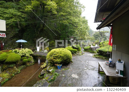 Inside the Gujo Cave (Gujo City, Gifu Prefecture) 132240409