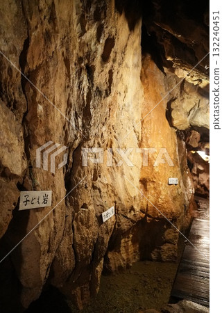 Inside Gujo Cave (Gujo City, Gifu Prefecture) Inside Gujo Cave (Gujo City, Gifu Prefecture) 132240451