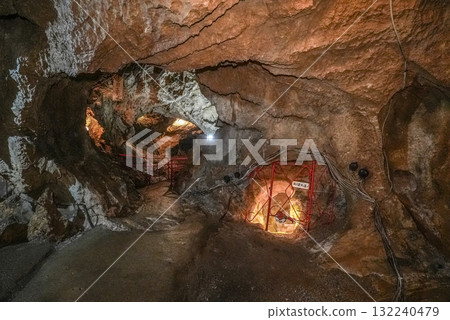Inside the Gujo Cave (Gujo City, Gifu Prefecture) Inside the Gujo Cave (Gujo City, Gifu Prefecture) 132240479