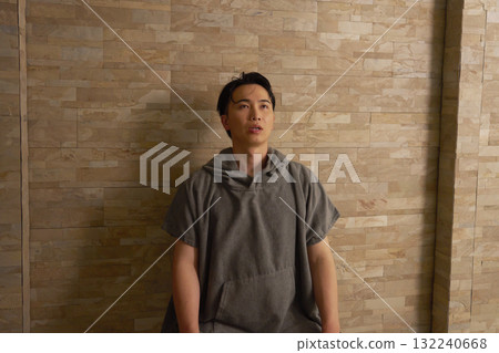 Man using sauna 132240668