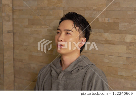 男人使用桑拿 132240669