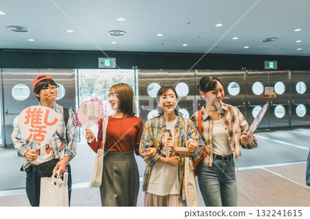 person, men and women of all ages, idol 132241615