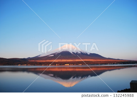 Lake Yamanaka and Mt. Fuji early in the morning 132245988