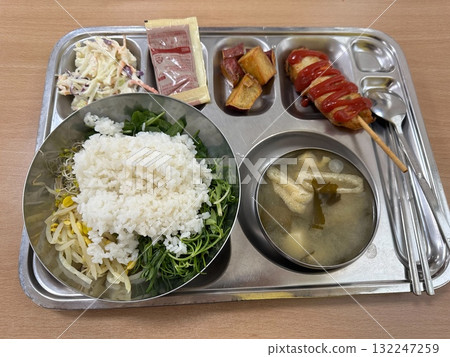 韓國學校的營養午餐 132247259