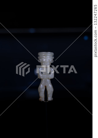 上海博物館東館展品-玉神人 132247265