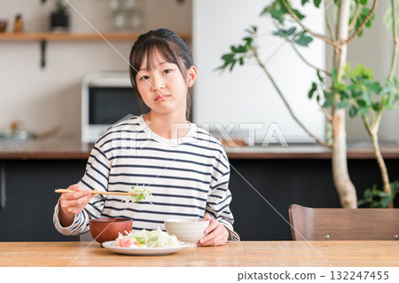 不喜歡蔬菜,喜歡和不喜歡,不能吃,小學女生,孩子 不喜歡蔬菜,喜歡和不喜歡,不能吃,小學女生,孩子 132247455