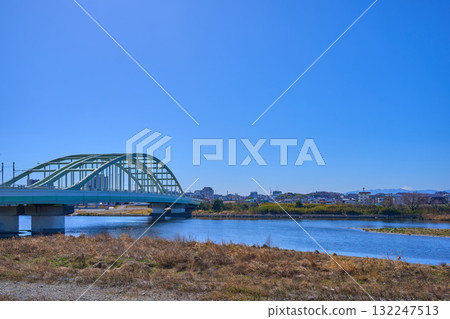 神奈川縣川崎市多摩區登高町和多摩水道橋的冬季景觀 神奈川縣川崎市多摩區登高町和多摩水道橋的冬季景觀 132247513