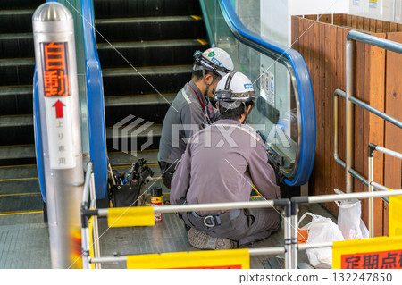 自動扶梯維護和檢查 132247850