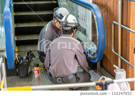 自動扶梯維護和檢查 132247851