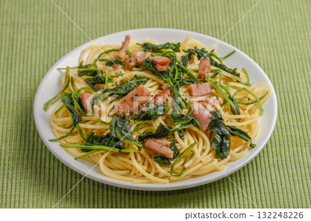 菠菜培根義大利麵 菠菜培根義大利麵 132248226
