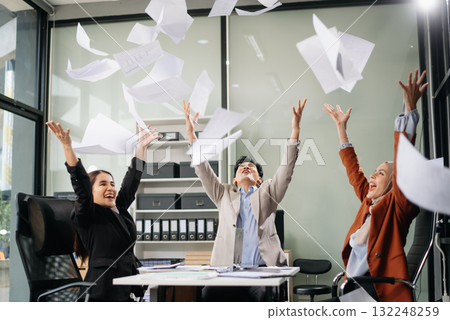 Those who work hard, win in the conference room new startup project 132248259