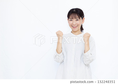 膽量姿勢的女人 132248351