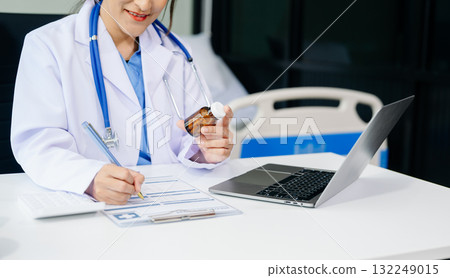 Doctors explain the use of medication to patients. healthcare and medical concept. 132249015